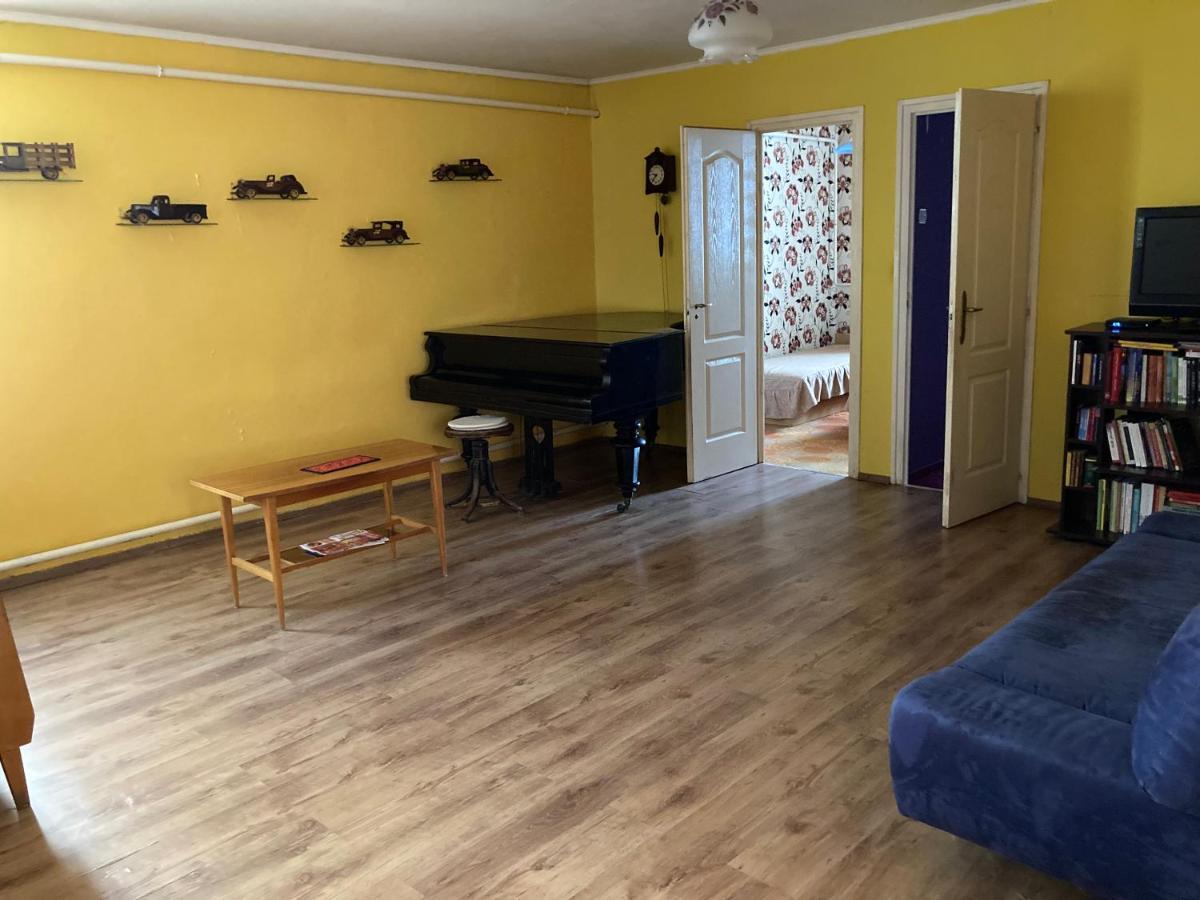 Leander Vendeghaz Apartment Gyöngyös Exterior foto
